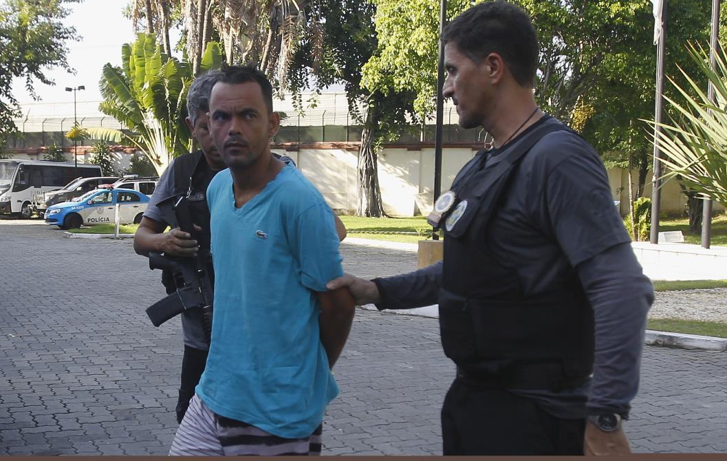 Detidos  para averigua&ccedil;&atilde;o  chegando na cidade da Policia  durante a mega opera&ccedil;&atilde;o com apoio das for&ccedil;as armadas no Jacarezinho Zona Norte do Rio, averiugua&ccedil;&atilde;o  Severino Silva Agencia O Dia