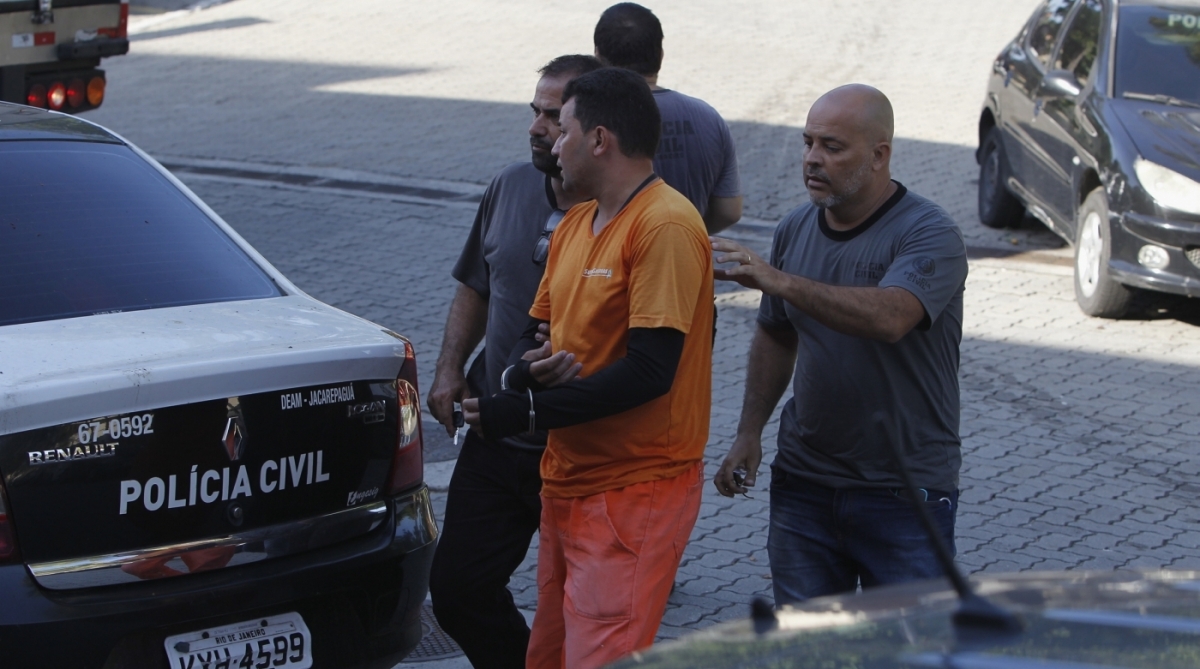 Detidos  para averigua&ccedil;&atilde;o  chegando na cidade da Policia  durante a mega opera&ccedil;&atilde;o com apoio das for&ccedil;as armadas no Jacarezinho Zona Norte do Rio, averiugua&ccedil;&atilde;o  Severino Silva Agencia O Dia