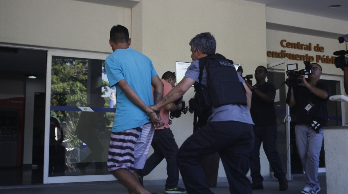 PM, Civil, PF e For&ccedil;as Armadas atuam no Jacar&eacute;, Arar&aacute;, Manguinhos e Mandela na manh&atilde; desta quinta-feira. A&ccedil;&atilde;o tem o objetivo de encontrar suspeitos de matar delegado