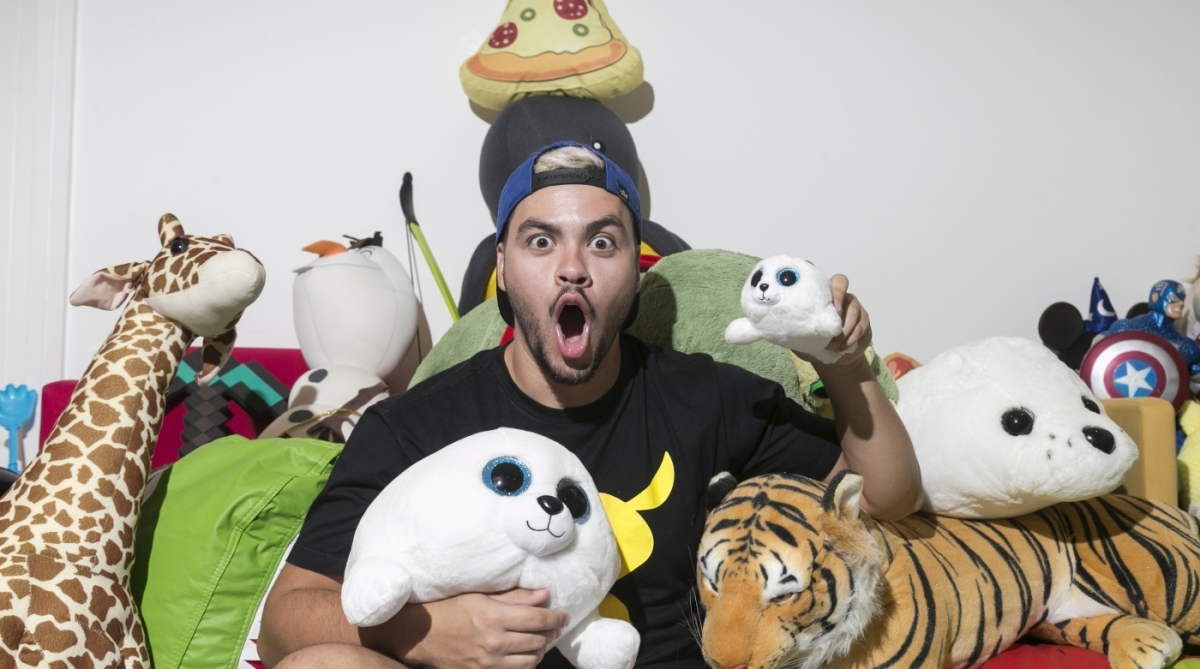 Entrevista com os Youtubers, os irmãos Felipe Neto e Lucas Neto na casa deles na Barra da Tijuca, Rio de Janeiro.Na foto o Lucas Neto. Foto: Daniel Castelo Branco / Agência O Dia