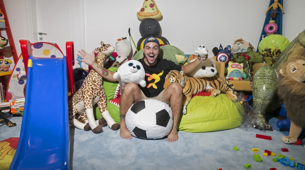 Entrevista com os Youtubers, os irmãos Felipe Neto e Lucas Neto na casa deles na Barra da Tijuca, Rio de Janeiro.Na foto o Lucas Neto. Foto: Daniel Castelo Branco / Agência O Dia