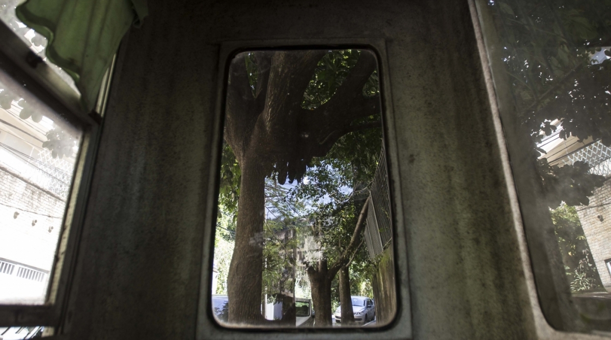 Especial violência no bairro de Laranjeiras. Rua Alice aumentou o número de assalto a pedestre e roubo de automóveis. Guarita abandonada na rua Luiz Catanhede em Laranjeiras RJ, 18 de janeiro.