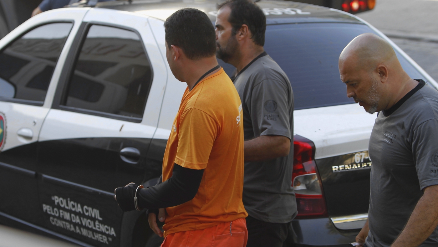 Detidos  para averigua&ccedil;&atilde;o  chegando na cidade da Policia  durante a mega opera&ccedil;&atilde;o com apoio das for&ccedil;as armadas no Jacarezinho Zona Norte do Rio, averiugua&ccedil;&atilde;o  Severino Silva Agencia O Dia