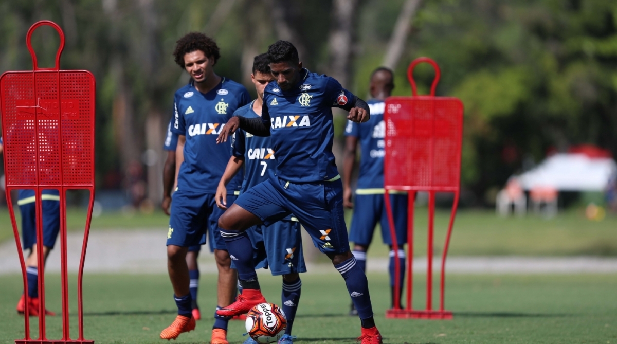 Lateral-direito Rodinei deve ser relacionado para o jogo de amanhã, contra a Cabofriense - Gilvan de Souza / Flamengo