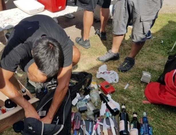 Facas, maconha e cocaína estavam em posse de torcedores do River - Divulgação