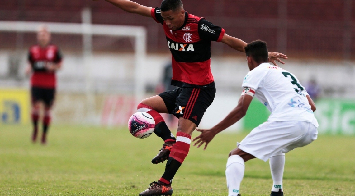 Vitor Gabriel, autor de dois gols na vit�ria do Fla, foi o destaque da partida