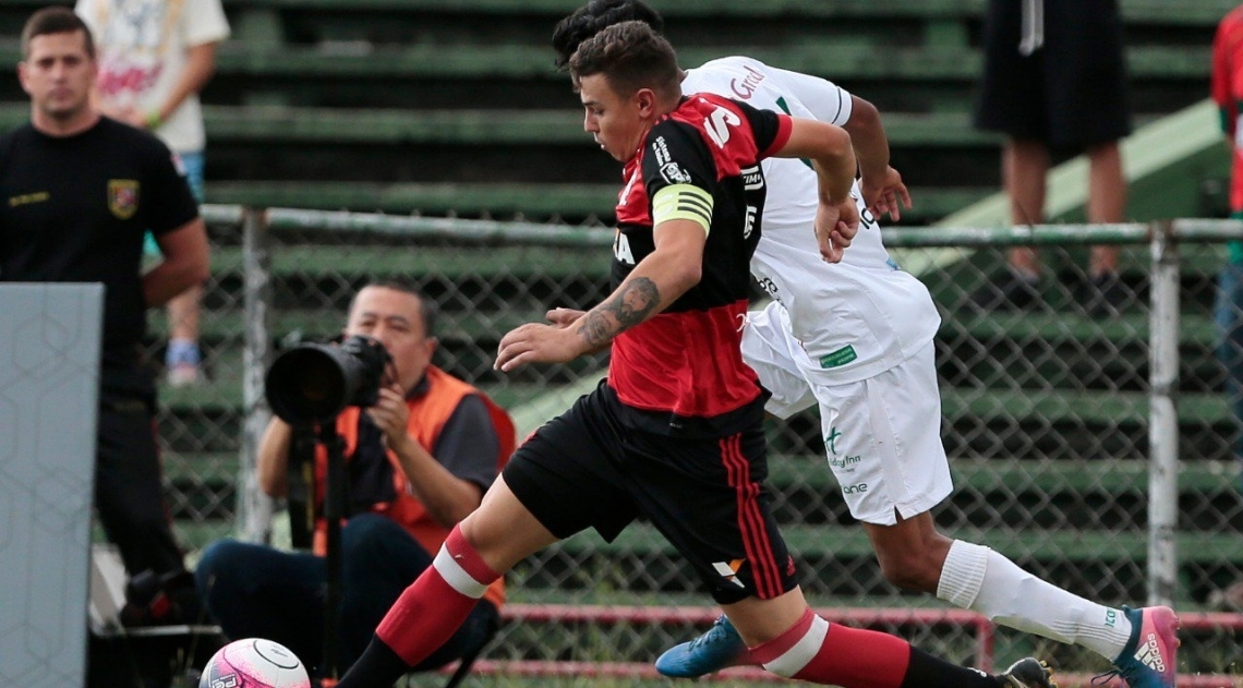 Flamengo derrotou a Portuguesa e se garantiu na final da Copinha