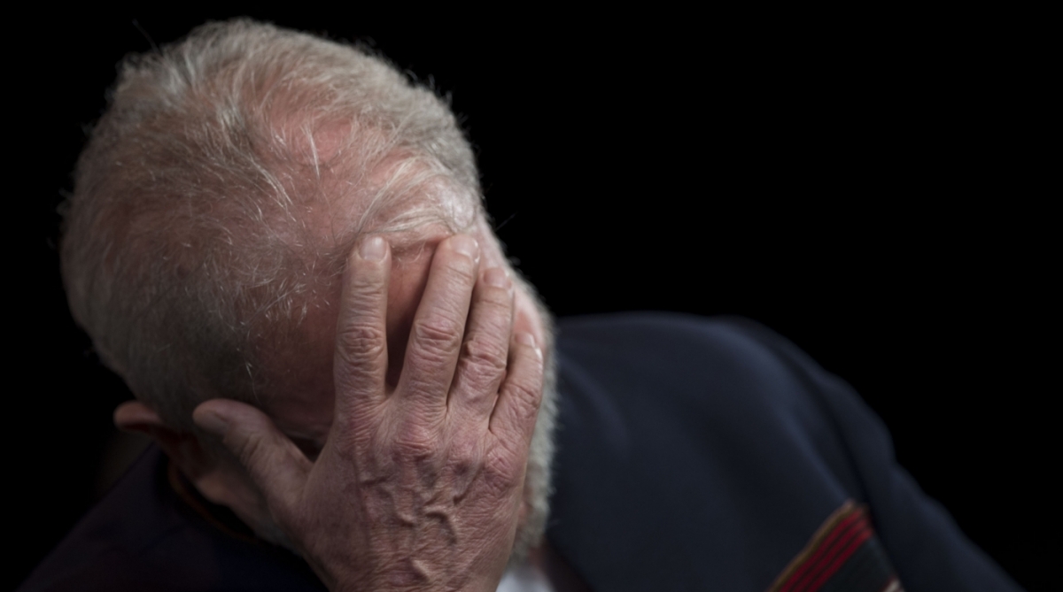 (FILES) This file photo taken on January 16, 2018 shows former Brazilian president Luiz Inacio Lula da Silva reacting during a meeting with intellectuals at Oi Casa Grande Theater in Rio de Janeiro, Brazil.
A Brazilian appeals court will decide on January 24, 2018 whether left-wing former president Luiz Inacio Lula da Silva is guilty of passive corruption and money laundering, in a judgement that can end with his ambitions to return to power and even take him to prison. / AFP PHOTO / MAURO PIMENTEL - AFP PHOTO
