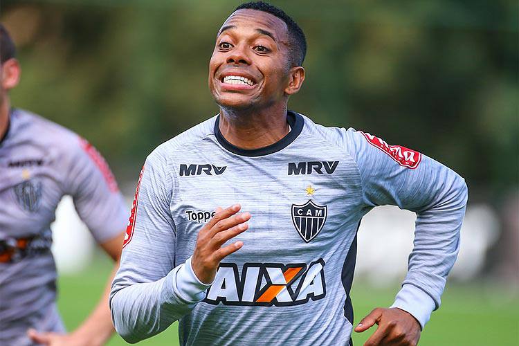 Robinho estava sem contrato desde novembro, quando saiu do Galo