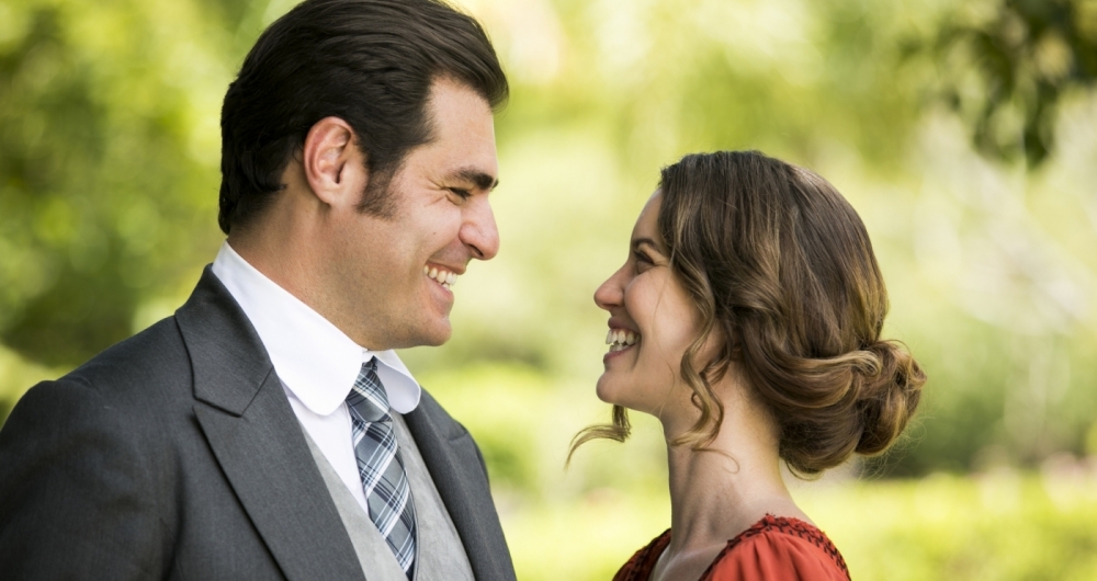 O casal protagonista: Elisabeta Benedito (Nathalia Dill) e Darcy Williamson (Thiago Lacerda)