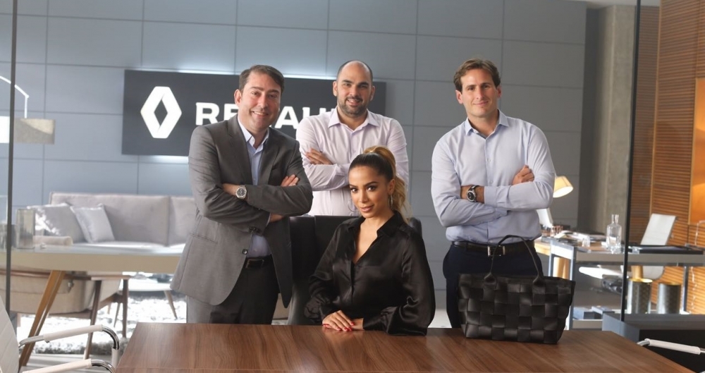 Anitta com os executivos da Renault Brasil