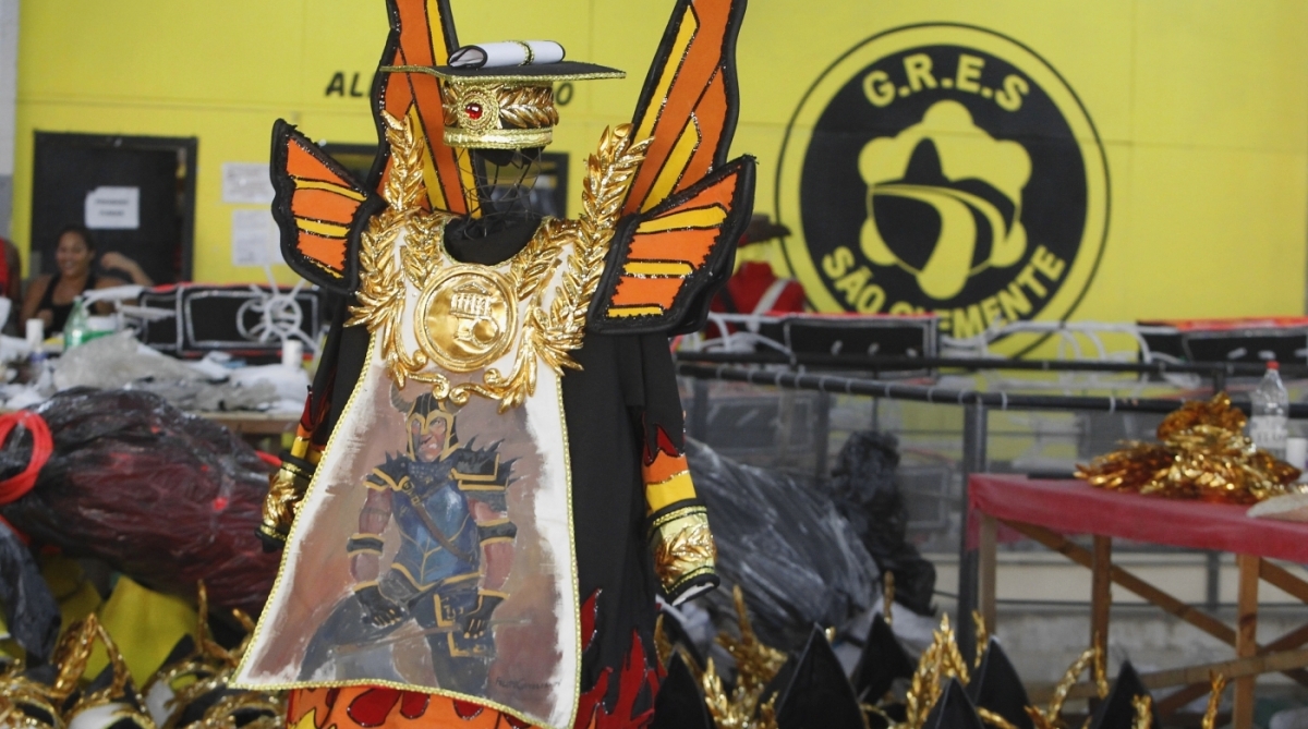 16/01/2018 - Carnaval 2018 / Preparativos no barracão da escola de samba São Clemente, na Cidade do Samba, para sua participação no desfile do Grupo Especial, no Sambódromo. Na imagem, 