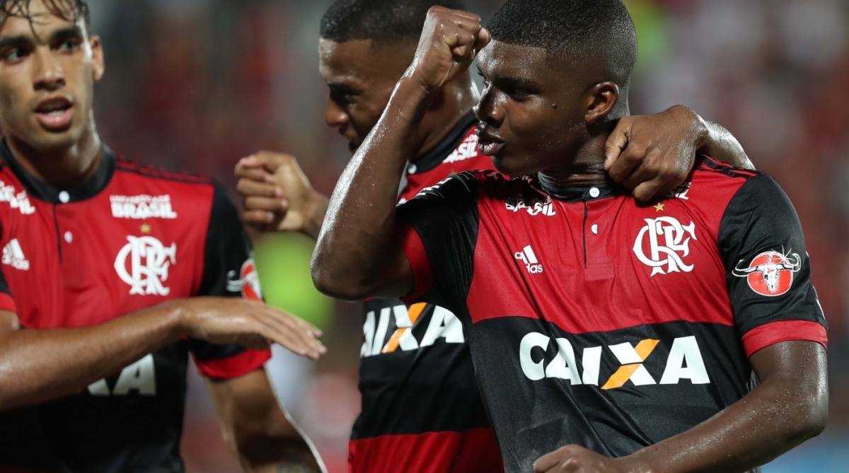 O jogador Lincoln comemora seu gol durante a partida entre Flamengo x Bangu na Ilha do Urubu, v&aacute;lida pela 3&ordf; Rodada da Ta&ccedil;a Guanabara (1&ordm; Turno do Campeonato Carioca). Foto - Gilvan de Souza / Flamengo
