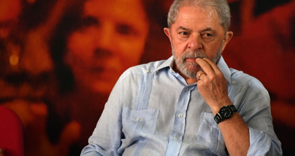 Advogados de Lula entregaram ontem seu passaporte na PF. Ele foi proibido de viajar � Eti�pia