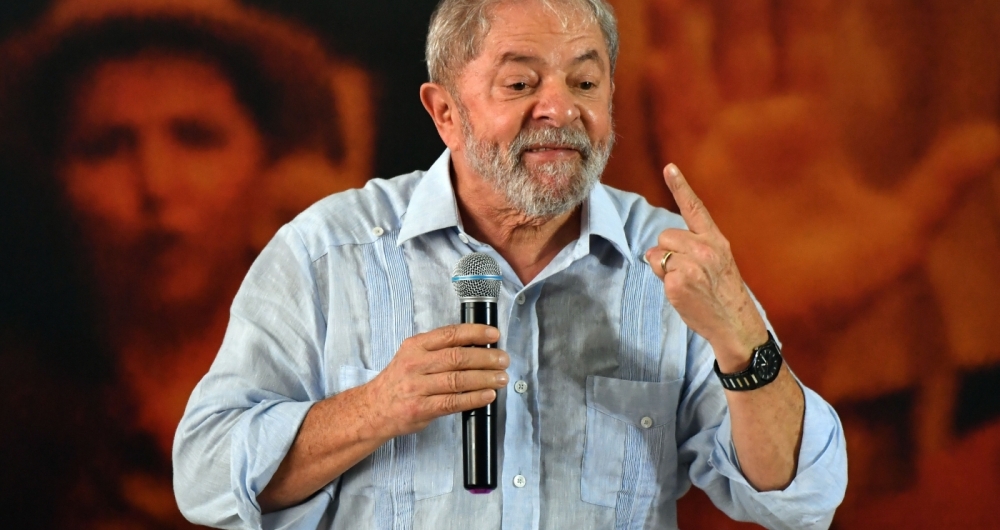 Defesa de Lula deve entregar passaporte do petista na sede da PF em SP