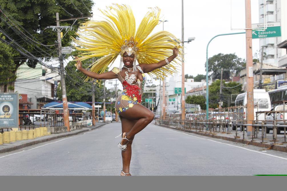 Carnaval da Intendente Magalh&atilde;es, em Campinho. Na imagem, Egili Aparecida de Oliveira Concei&ccedil;&atilde;o, rainha de bateria da Mocidade Unida do Santa Marta - Alexandre Brum / Agencia O Dia