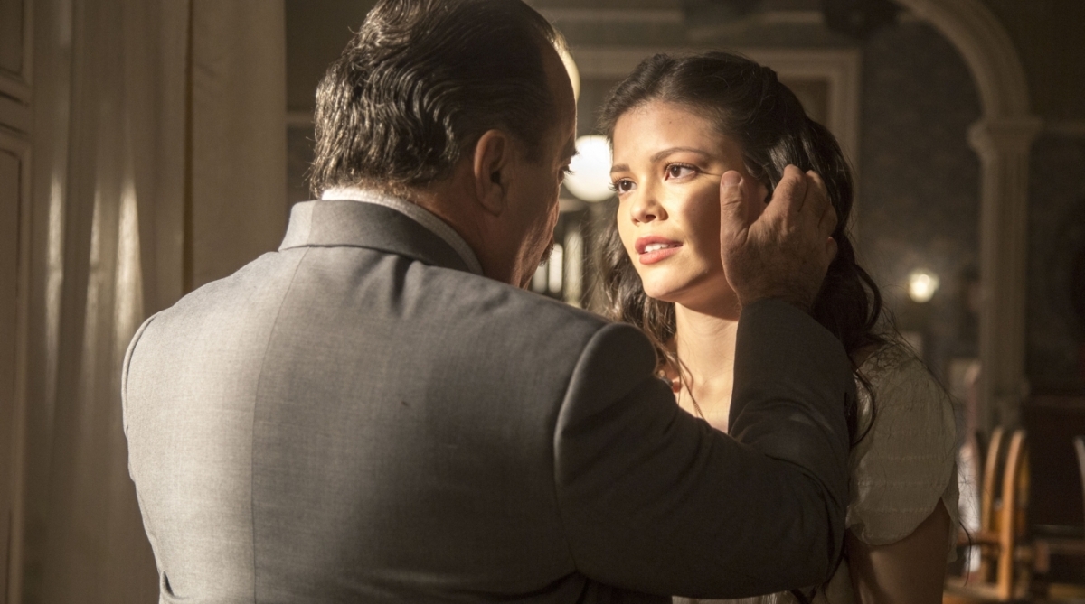 José Augusto (Tony Ramos) e Maria Vitória (Vitória Strada)