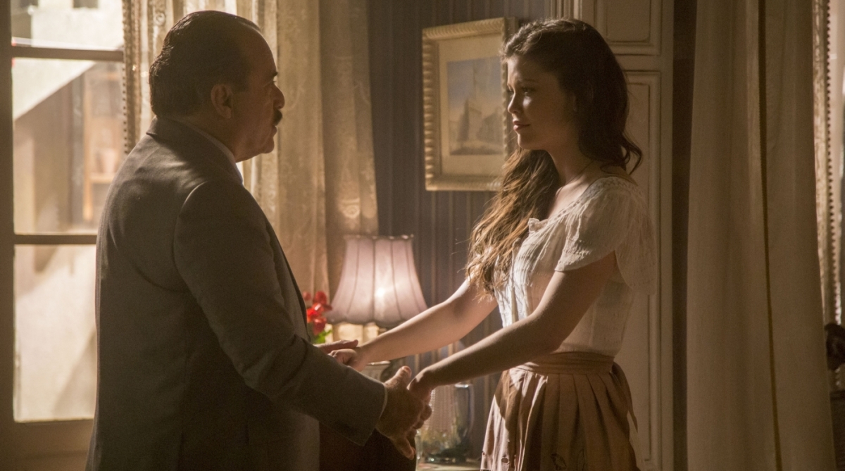 José Augusto (Tony Ramos) fica preocupado com a filha, Maria Vitória (Vitória Strada) - Marília Cabral/TV Globo