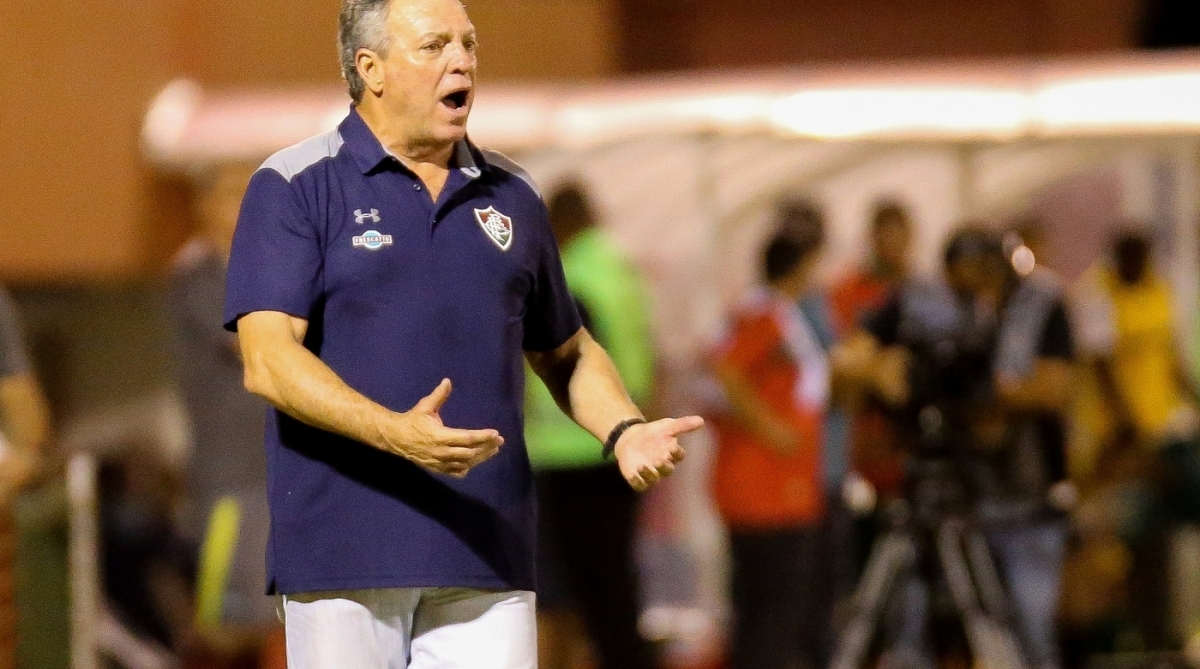 Sem muitas peças de reposição, Abel sofre para escalar e montar esquema tático do Fluminense - LUCAS MERÇON / FLUMINENSE