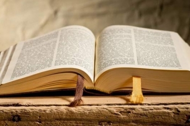 Funcionária de supermercado vai receber indenização de R$ 9 mil por ser obrigada a estar em roda de oração