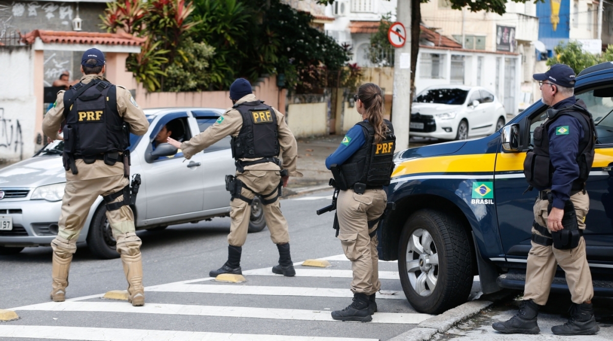 Rio de Janeiro - Forças de segurança ocupam ruas próximas ao Complexo do Lins, na zona norte da capital fluminense na Operação Onerat para coibir roubos cargas e o crime organizado  (Tomaz Silva/Agência Brasil)