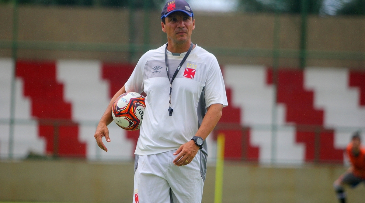 Z&eacute; Ricardo comandou parte do treino a portas fechadas - Paulo Fernandes/Vasco
