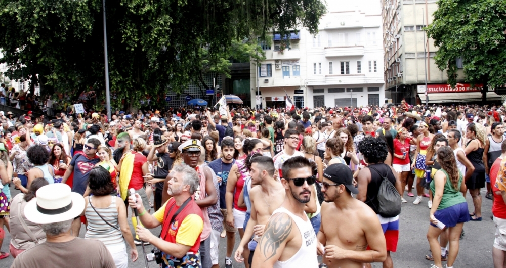 Pelo menos 115 mil pessoas estiveram nas ruas no pré-carnaval do Rio