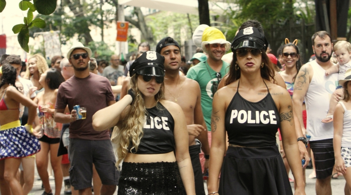 27/01/2018 - AGÊNCIA DE NOTîCIA - PARCEIRO - Bloco Imprensa Que Eu Gamo, desfila na Rua Gago Coutinho, em Laranjeiras, na Zona Sul do Rio neste sábado (27)