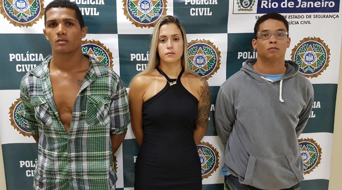 O trio estava com munições, 4 armas, 110 tabletes de maconha, 50 sacos de skank e 5 pacotes de haxixe - FOTOS Divulgação / PRF 