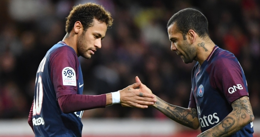 Neymar e Daniel Alves tem uma rela��o muito pr�xima