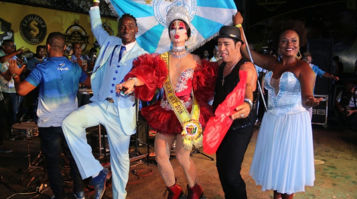 Sabrina Sato é coroada rainha do baile Glam Gay na quadra da São Clemente