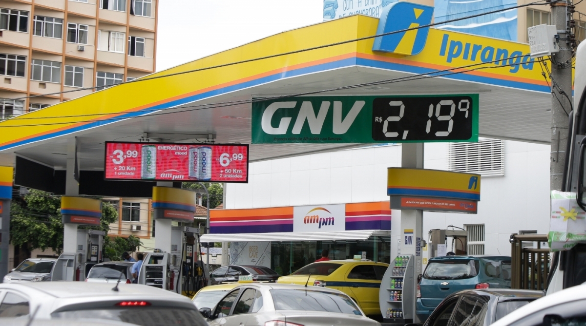 29/01/2018 - Materia sobre os valores nos preços do GNV. Na foto acima cartais com o valor promocional do GNV das 22 ás 06. Foto: Luciano Belford / Agencia O Dia