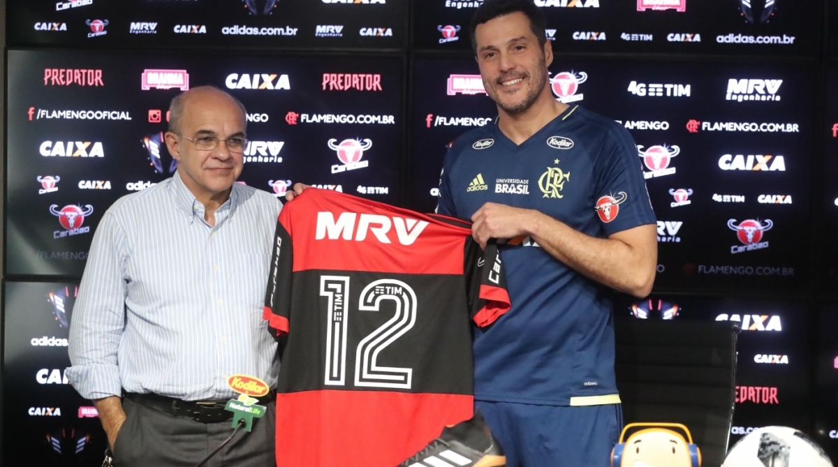 Flamengo anunciou na manhã desta segunda-feira a contratação de Julio Cesar. O goleiro, de 38 anos, está de volta ao Rubro-Negro após 13 anos. Ele chega com 