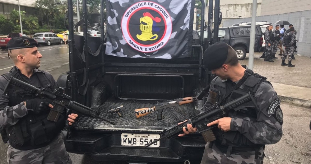 Armas apreendidas ap�s tiroteio na Rocinha, de acordo com a PM