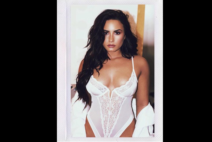 Demi Lovato posa de lingerie