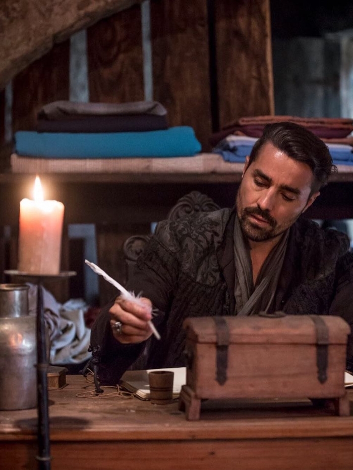 Diana (Fernanda Nobre), Virgílio (Ricardo Pereira) e Amália (Marina Ruy Barbosa) em 'Deus Salve o Rei'