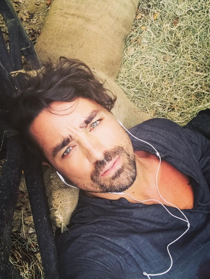 Diana (Fernanda Nobre), Virgílio (Ricardo Pereira) e Amália (Marina Ruy Barbosa) em 'Deus Salve o Rei'