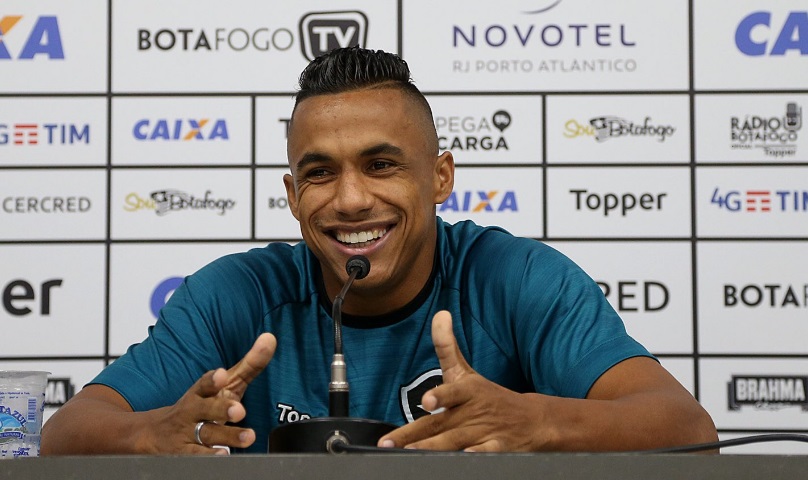 Arnaldo quer t�tulo para o Botafogo