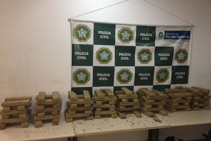 Opera��o da Pol�cia Civil apreende 150 kg de maconha no Morro de S�o Carlos