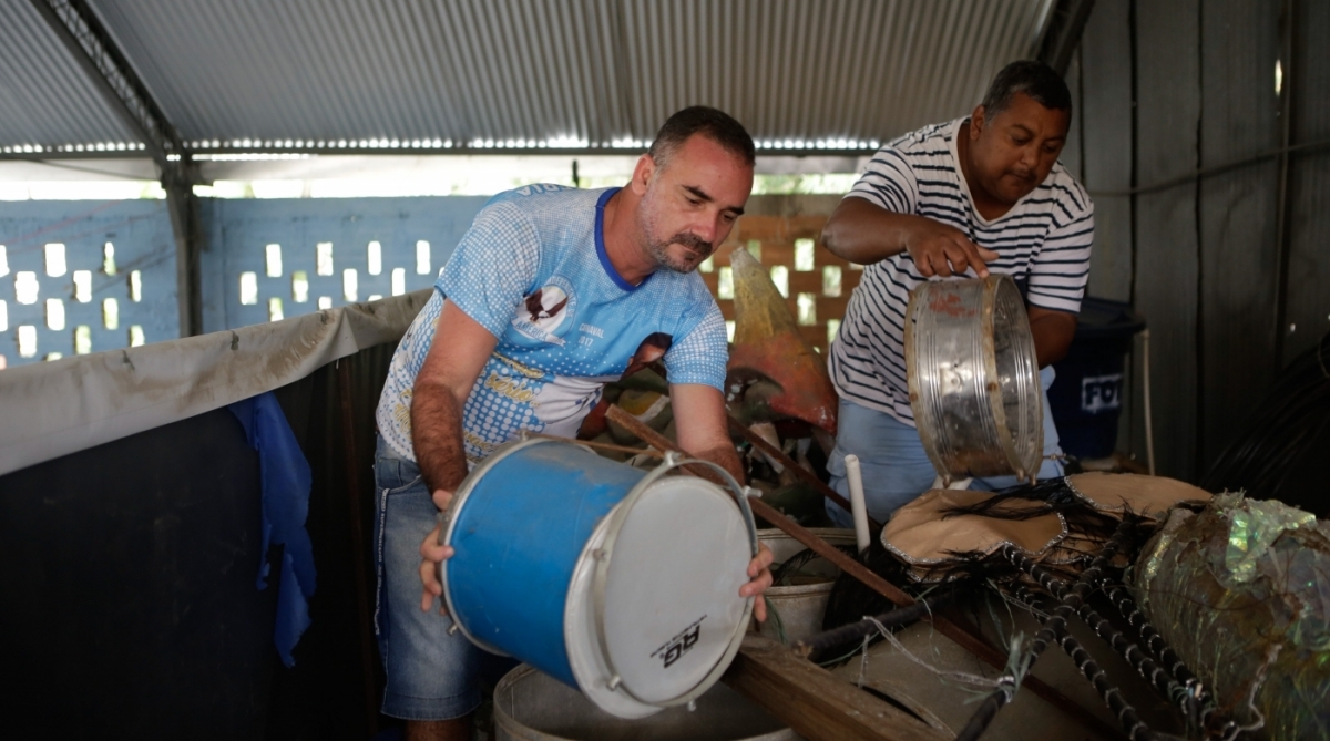 30/01/2018 - Fraude no INSS, na foto a cima a pensionista Rita Bomfim com os documento que provão a fraude sofrida. Foto: Luciano Belford / Agencia O Dia