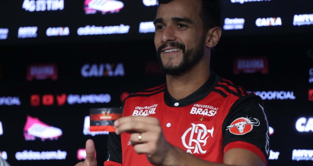 Henrique Dourado foi apresentado pelo Flamengo