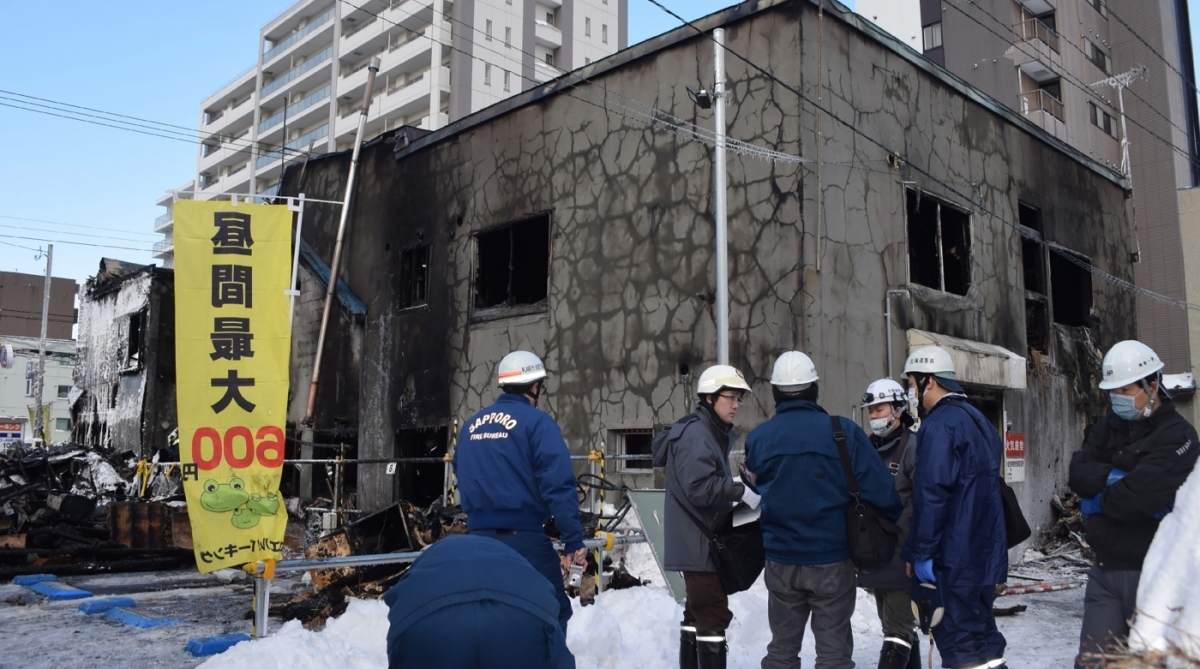 Incêndio no Japão mata 11 pessoas em residência para idosos. Somente cinco pessoas que estavam no prédio conseguiram sobreviver