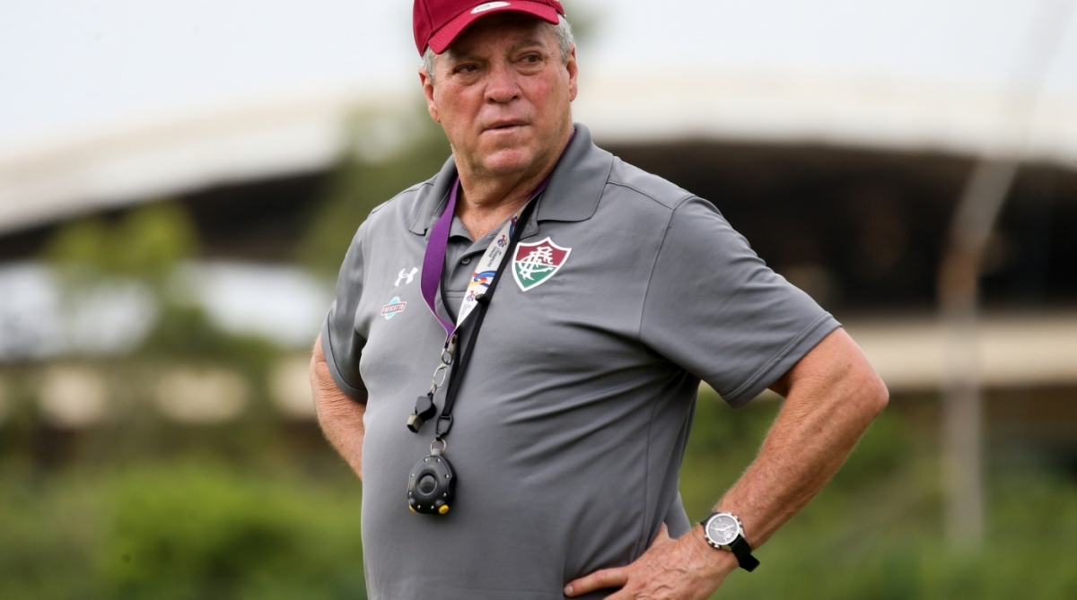 Para Abel, o esquema com tr&ecirc;s zagueiros vem dando resultado no Fluminense - LUCAS MERÇON/FLUMINENSE