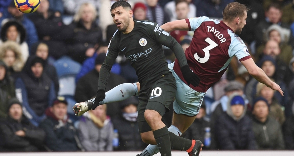 Manchester City trope�ou pelo Campeonato Ingl�s