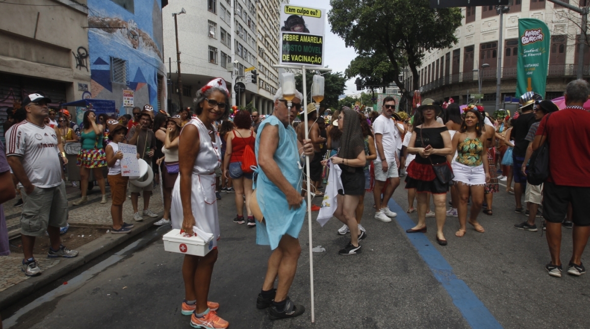 Blocos de Carnaval arrasta multidoes  nas rua do Rio, personagem febre amarela Boi tat&aacute;,  Severino Silva Agencia O Dia
