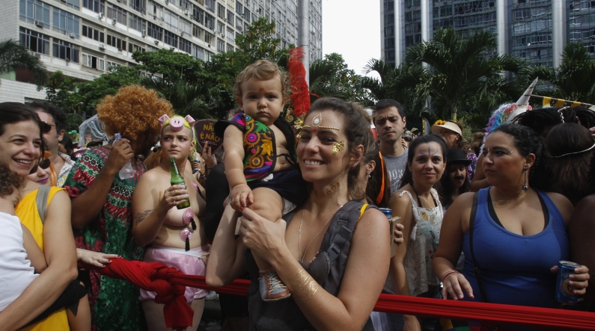 Blocos de Carnaval arrasta multidoes  nas ruas do Rio, ,Cordão do Boi tatá  saiu da Praça da Cruz Vemelha  Severino Silva Agencia O Dia