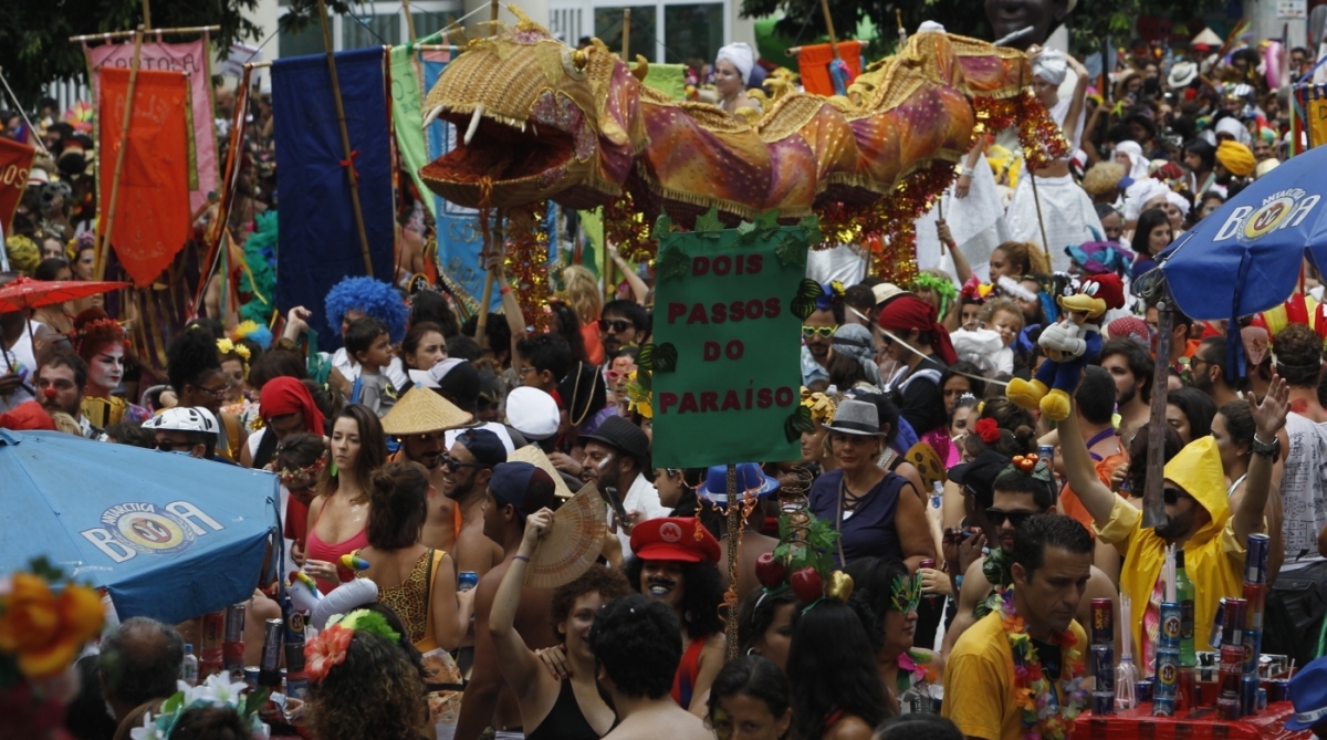 Blocos de Carnaval arrasta multidoes  nas ruas do Rio, ,Cordão do Boi tatá  saiu da Praça da Cruz Vemelha  Severino Silva Agencia O Dia