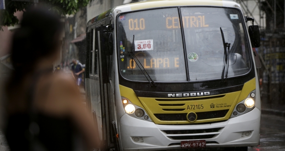 Justiça determina que passagem volte a custar R$ 3,40