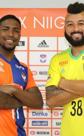 Thalles e Muralha foram apresentados ontem pelo Albirex, do Jap�o