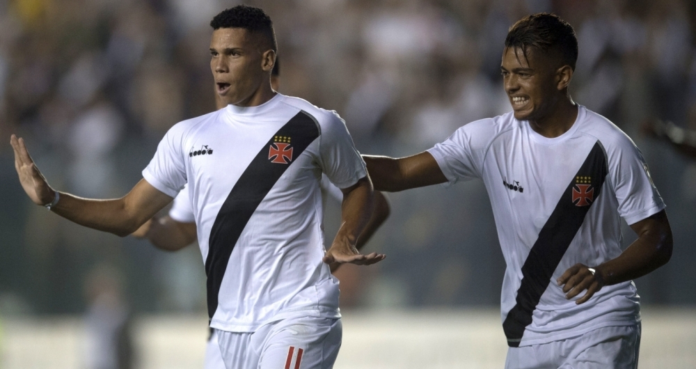 Paulinho comemora ap�s abrir o placar aos 5 minutos: ele � o goleador mais jovem do Vasco em Libertadores